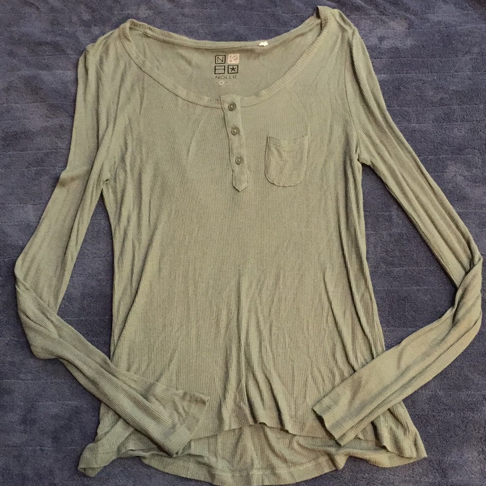 Blue long sleeve buttoned shirt